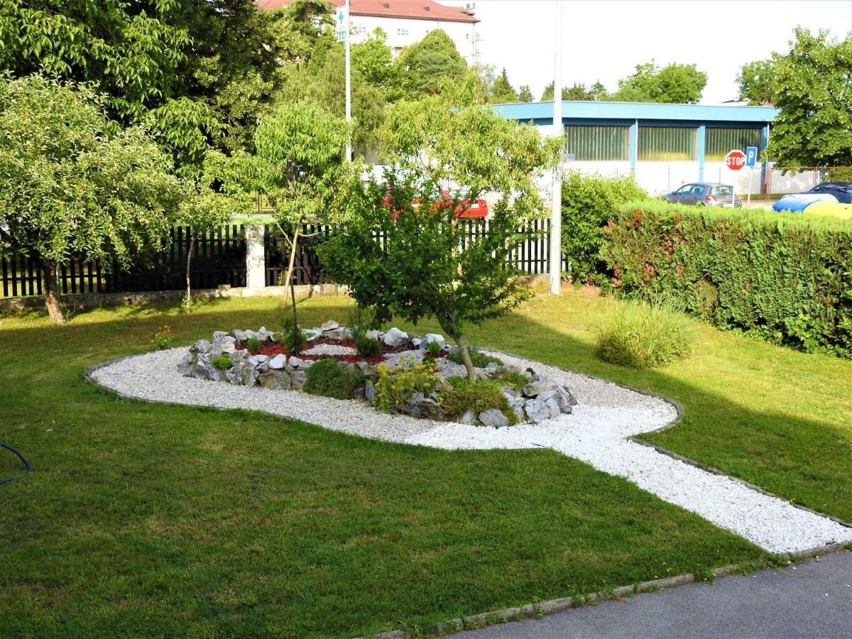 Sweet Dreams Apartment Varazdin Bagian luar foto