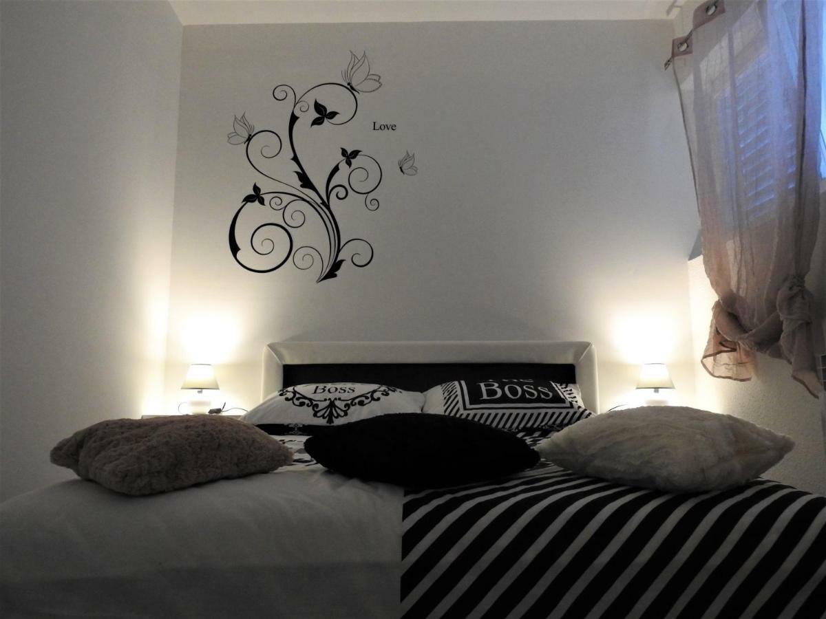 Sweet Dreams Apartment Varazdin Bagian luar foto