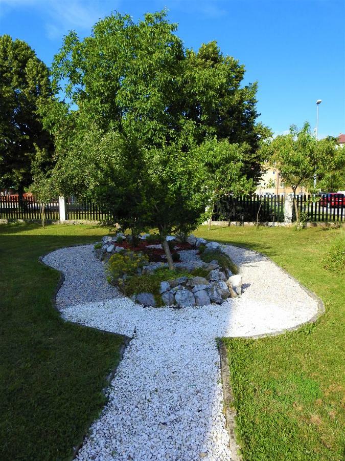 Sweet Dreams Apartment Varazdin Bagian luar foto