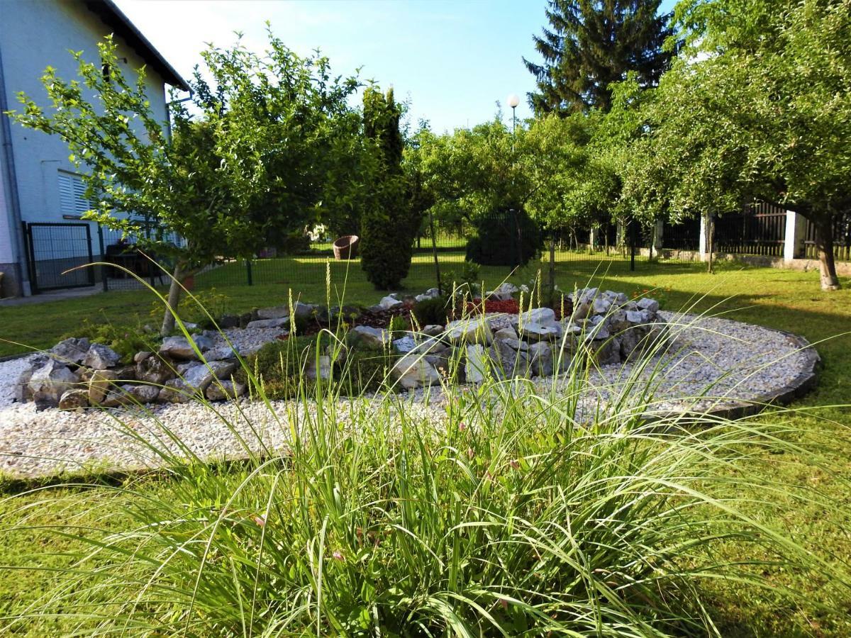Sweet Dreams Apartment Varazdin Bagian luar foto